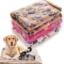 Soft fluffy pet blanket, cute cartoon print, warm and comfortable mat for dogs and cats, high quality.